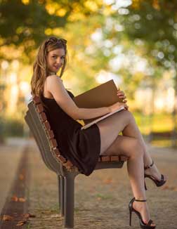 usha 22 year female call girls in Aerocity